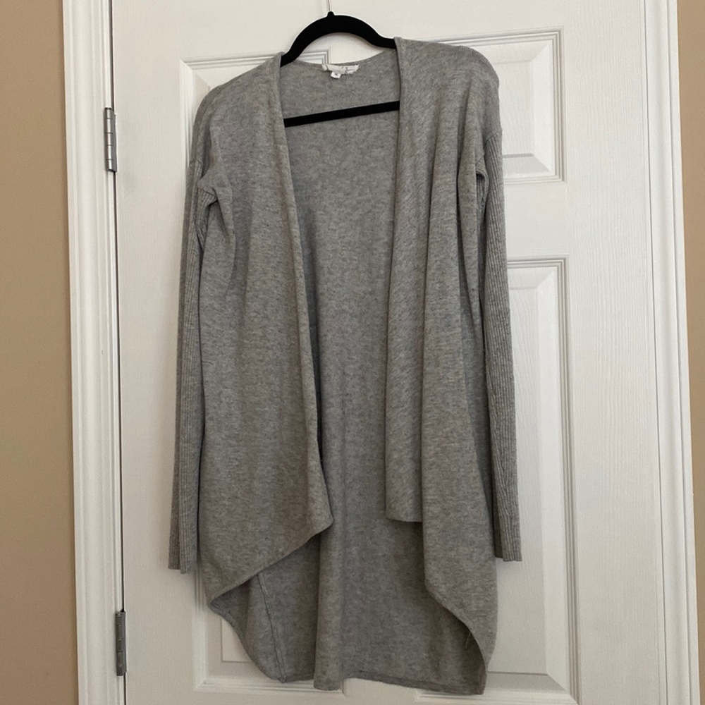 Grey duster with lined sleeves